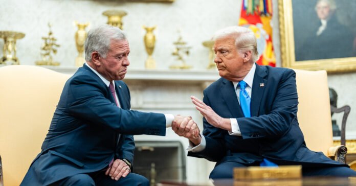 Trump-afirma-que-os-EUA-tem-autoridade-para-tomar-Gaza.jpg Trump afirma que os EUA têm autoridade para 'tomar' Gaza