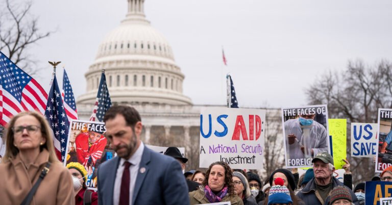 Trump nomeou centenas na USAID trabalhando em ajuda urgente
