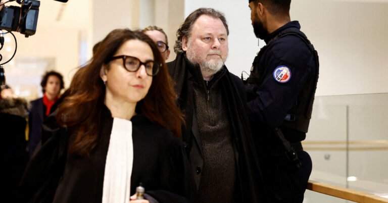 O diretor do Tribunal Francês condenou Christophe Ruggia no caso #MeToo
