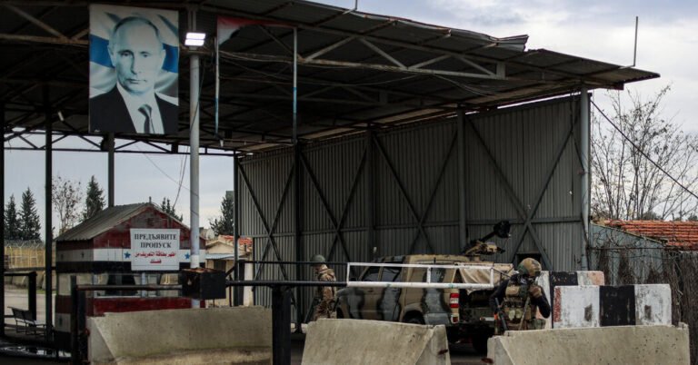 Rússia, buscando salvar bases militares, vai para o chapéu na Síria
