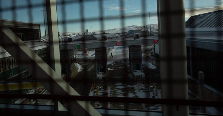 A migração ilegal para os EUA agora as pessoas estão indo para o Canadá.
