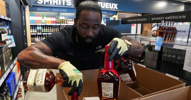 Bourbon é banido, o vinho da Califórnia cancelado, enquanto o Canadá nos puxa álcool
