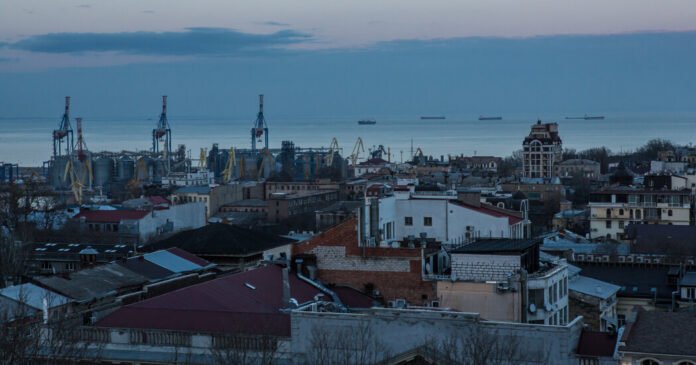 Casa Branca diz que a Rússia e a Ucrânia concordam em parar de lutar no Mar Negro
