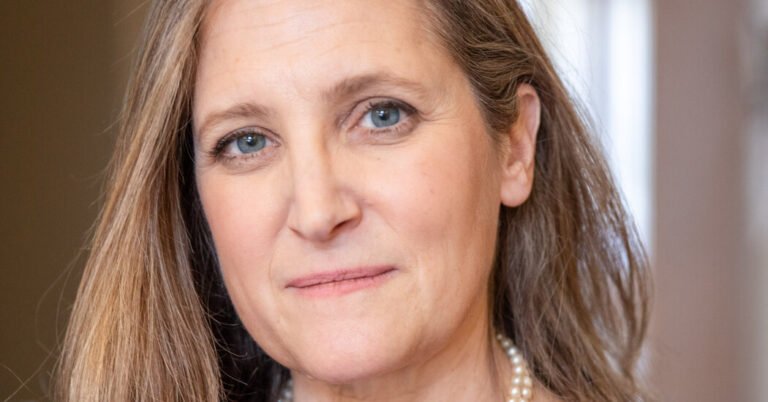 Chrystia Freeland Olhe o trabalho de Justin Trudeau como líder do Partido Liberal do Canadá
