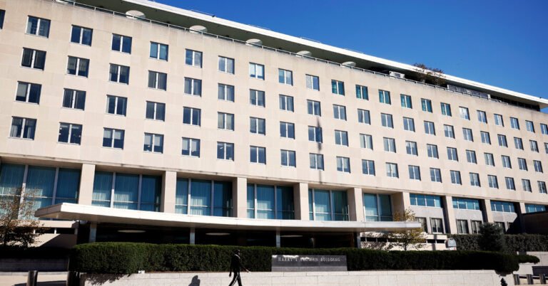 Departamento Estadual planeja fechar missões diplomáticas e demitir funcionários no exterior
