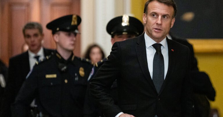 Em uma Europa à deriva, Macron apreende o momento
