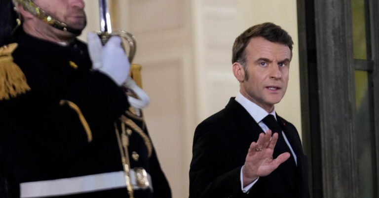 França aberta a discutir a extensão da dissuasão nuclear, diz Macron
