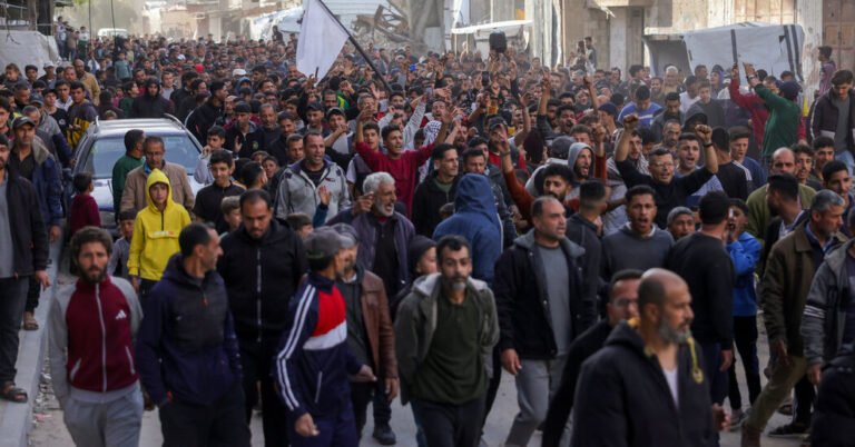 Gazans dubem frustração com o Hamas em protesto raro
