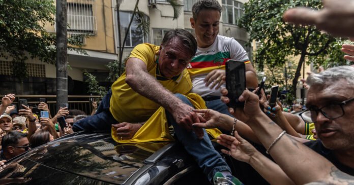 Jair Bolsonaro ordenou que seja julgado no Brasil por tentar um golpe
