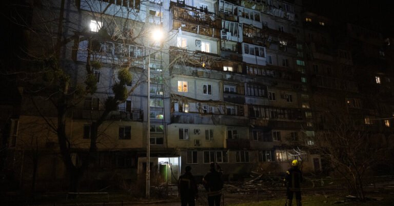 O ataque de drones russo mata 3 em Kyiv antes das negociações de cessar-fogo
