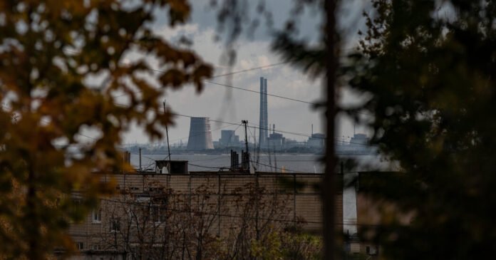 O foco de Trump na usina nuclear ucraniana está parcialmente ligado ao acordo de minerais, dizem as autoridades
