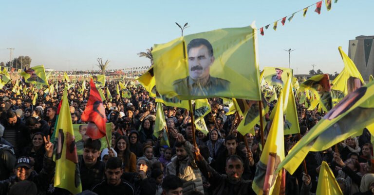 O grupo insurgente curdo declara cessar-fogo em conflito com a Turquia
