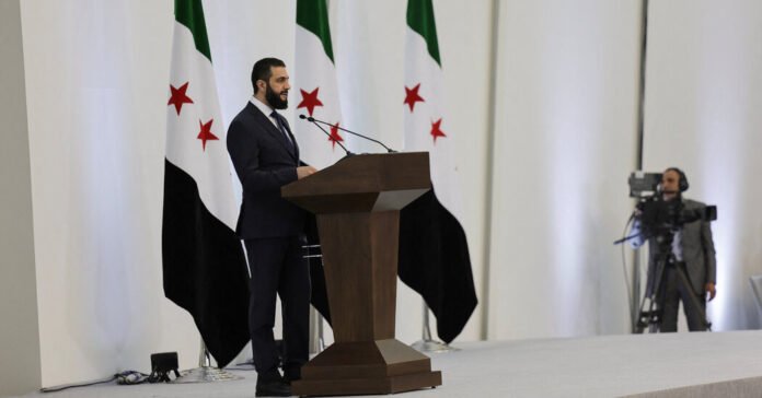 O líder da Síria nomeia novo governo depois de expulsar Assad
