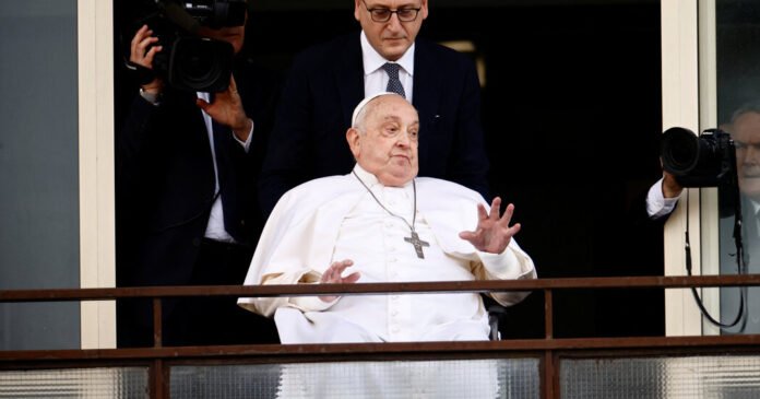 O papa Francisco faz uma aparição pública em Roma
