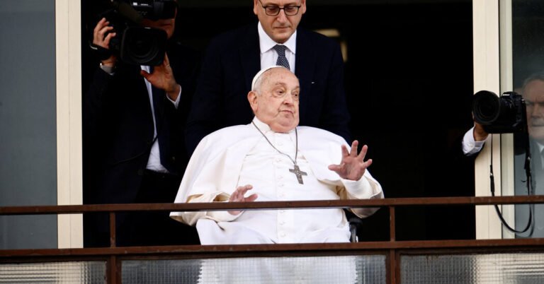 O papa Francisco faz uma aparição pública em Roma
