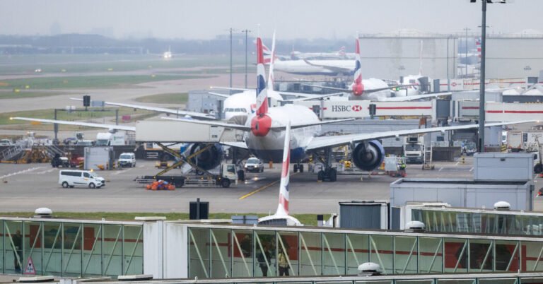 O que sabemos sobre o fechamento do aeroporto de Heathrow
