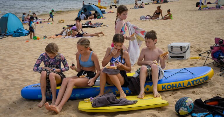 O que torna a praia de Pondi de Sydney diferente? São 80 quilômetros para o interior.

