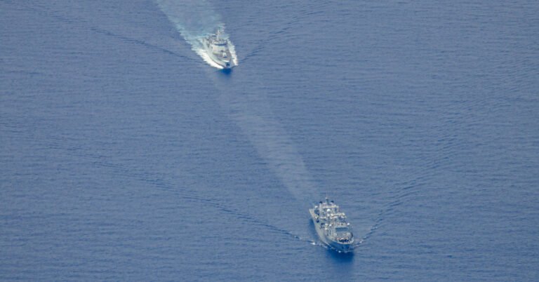 Os navios de guerra chineses circundam a Austrália e deixam -o se sentir 'perto de Naked'
