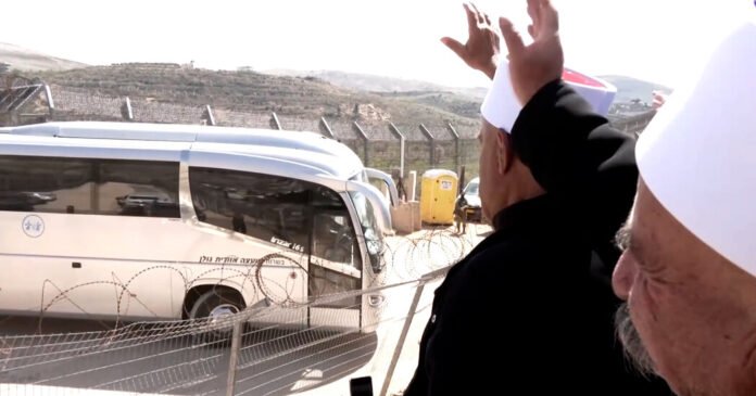 Os peregrinos sírios druse fazem uma visita rara a Israel
