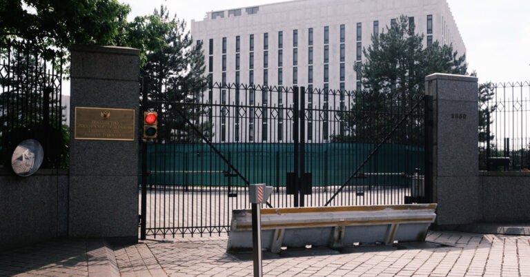 Planeje devolver diplomatas russos para nós posa risco de espionagem
