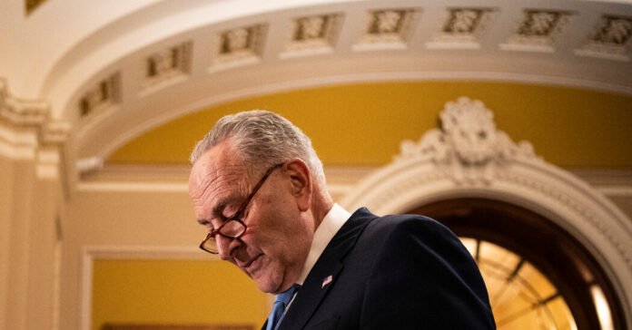 Takeaways do The Times Entrevista com Chuck Schumer sobre a lei federal de gastos
