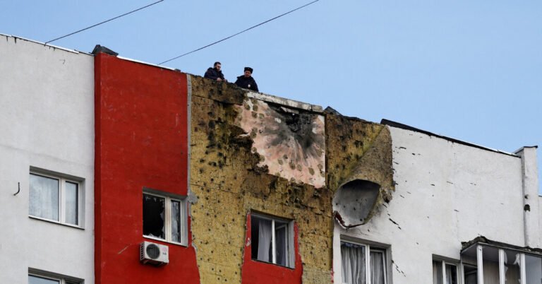 Ucrânia bombardeia a Rússia, forçando os aeroportos de Moscou a fechar
