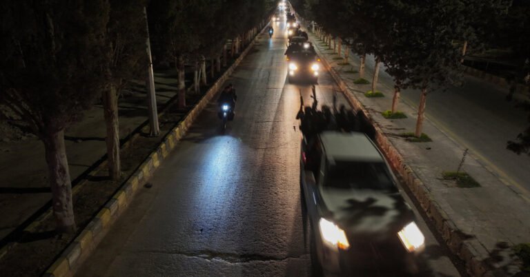 Violência varre a Síria costeira, semeando o caos: 'Temos que sair daqui'
