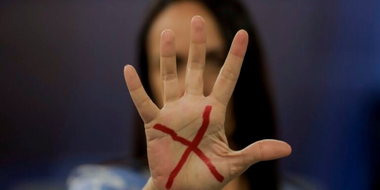 Mulheres vítimas de violência podem ter reconstrução dentária pelo SUS