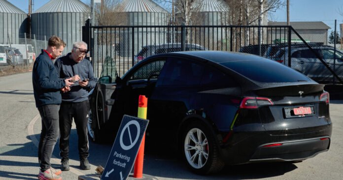 As-vendas-da-Tesla-caem-na-Alemanha-e-no-Reino.jpg As vendas da Tesla caem na Alemanha e no Reino Unido para o ponto mais baixo em 2 anos