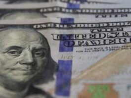 Dólar inicia mês em baixa com chances de negociação entre EUA e China