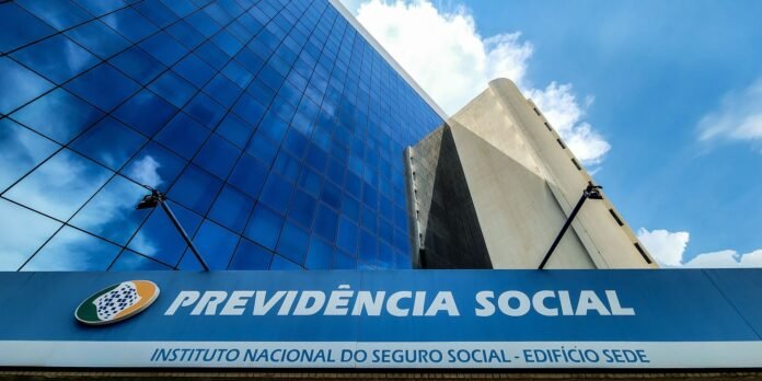 Lula-coordena-reuniao-sobre-ressarcimento-de-aposentados-do-INSS.jpg Lula coordena reunião sobre ressarcimento de aposentados do INSS