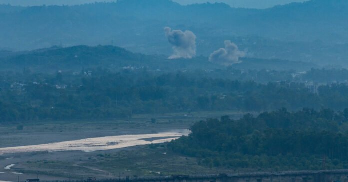 O conflito Índia-Paquistão aumenta acentuadamente com ataques a bases militares
