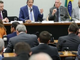 Audiência com Haddad é encerrada após tumulto entre deputados
