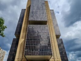 Copom eleva juros básicos da economia para 15% ao ano