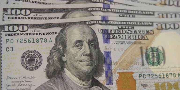 Dólar cai para R$ 5,43 e atinge menor valor desde setembro