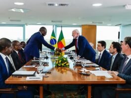 Lula e presidente do Benin discutem agricultura e conexão aérea