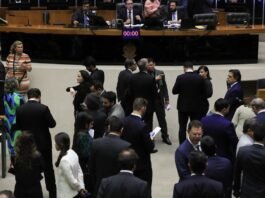 Plenário da Câmara derruba decreto de Lula sobre IOF