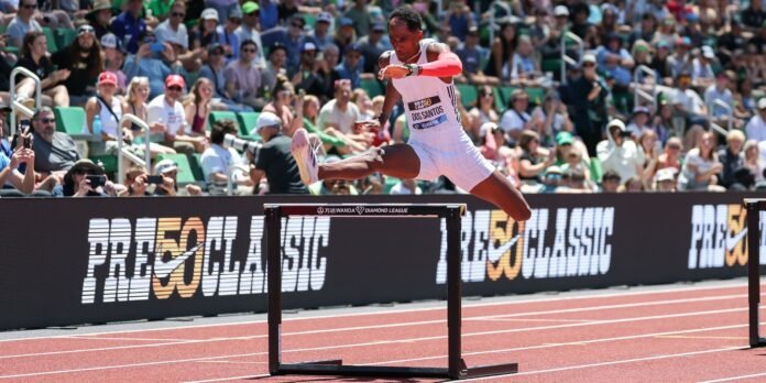 Alison-dos-Santos-supera-campeao-olimpico-em-palco-de-titulo.jpg Alison dos Santos supera campeão olímpico em palco de título mundial