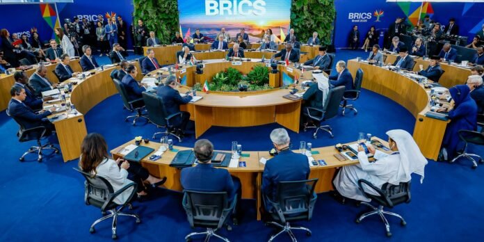 Brics-pede-renegociacao-de-dividas-de-paises-pobres-dentro-do.jpg Brics pede renegociação de dívidas de países pobres dentro do G20