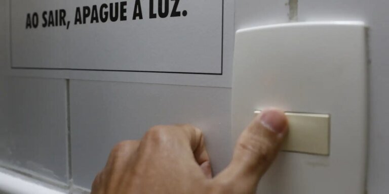 Conta de luz terá bandeira tarifária vermelha patamar 2 em agosto