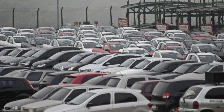 Montadoras tentam influenciar governo em disputa por mercado no Brasil