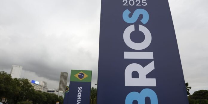 Negociacoes-para-sistema-proprio-de-pagamento-do-Brics-avancam.jpg Negociações para sistema próprio de pagamento do Brics avançam