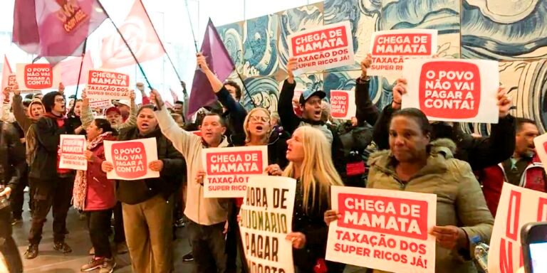 Povo sem medo e MTST fazem ato pela taxação de bilionários