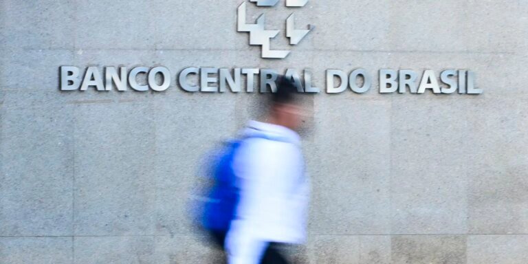 BC acompanha tarifaço e vê juro alto por tempo “bastante prolongado”