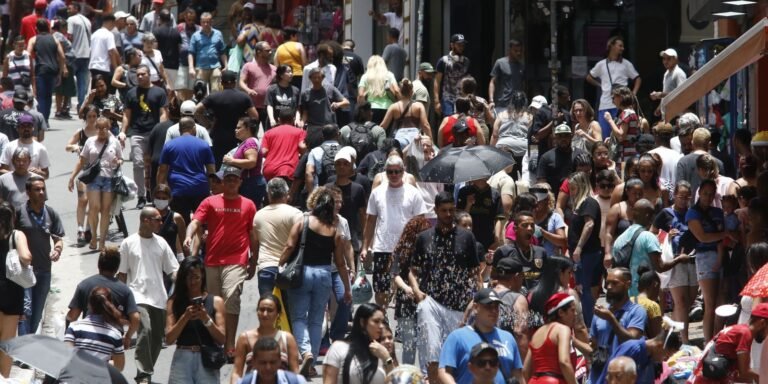 População brasileira chega a 213,4 milhões em julho deste ano