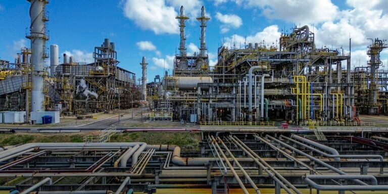 Faturamento da indústria subiu 5% em 2025, mostra CNI