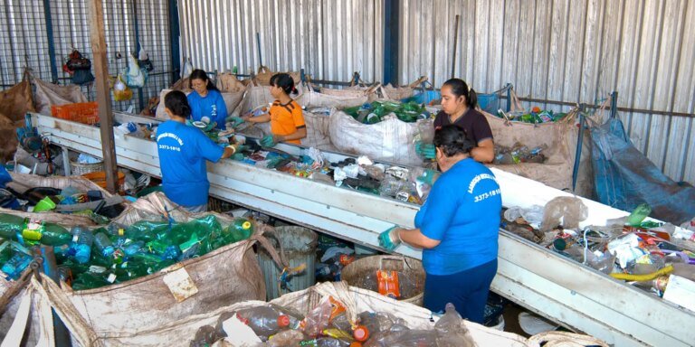 Produção de plástico reciclado no Brasil cresceu 8% em 2024