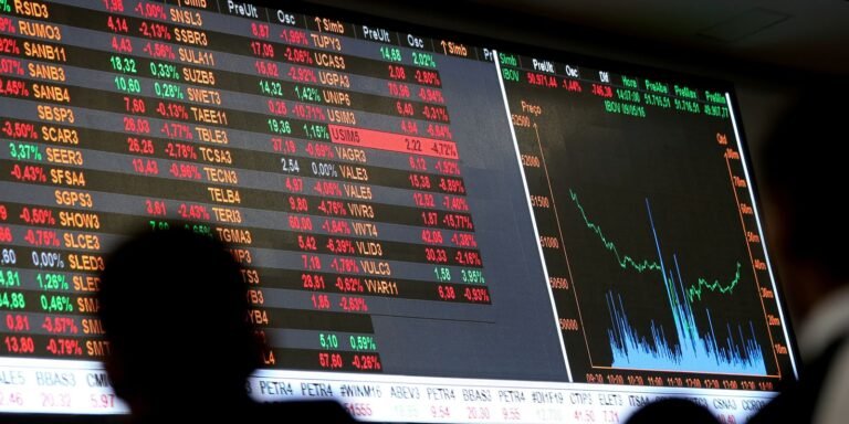 Bolsa bate recorde e dólar cai após reunião entre Lula e Trump