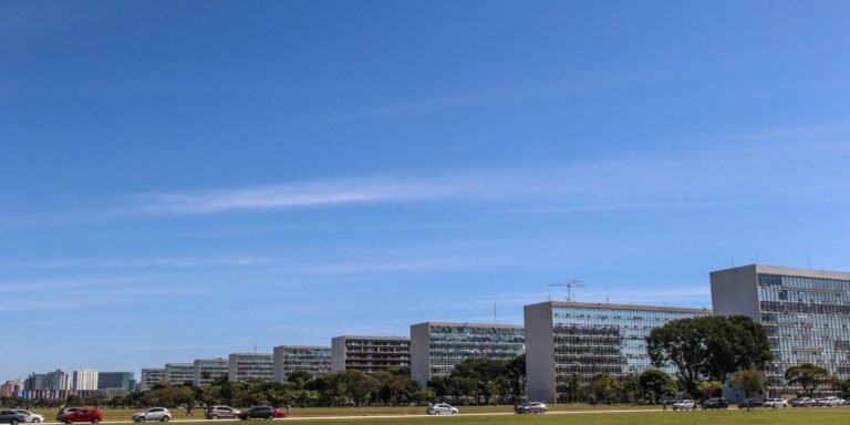 TCU suspende exigência de governo buscar centro da meta fiscal em 2025