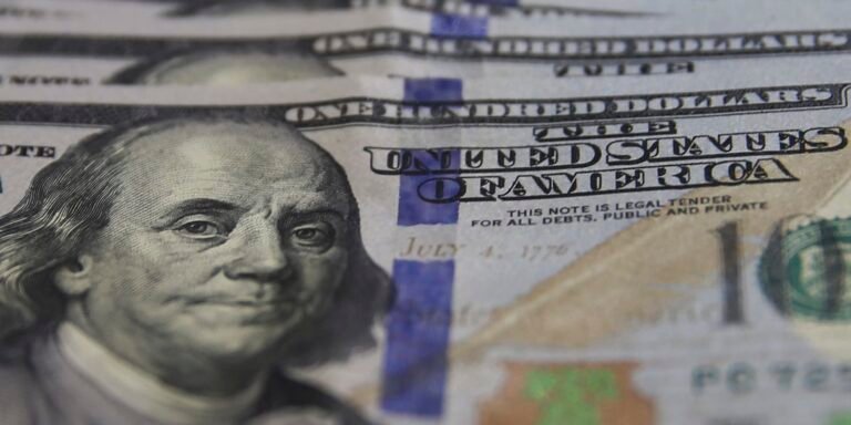 Dólar sobe para R$ 5,33 com espera de dados econômicos nos EUA
